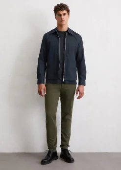 Chino Model Stig shaped aus Bio-Baumwoll-Mix