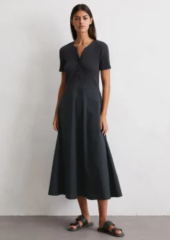 Geripptes Jerseykleid fitted mit Baumwoll-Popelinerock