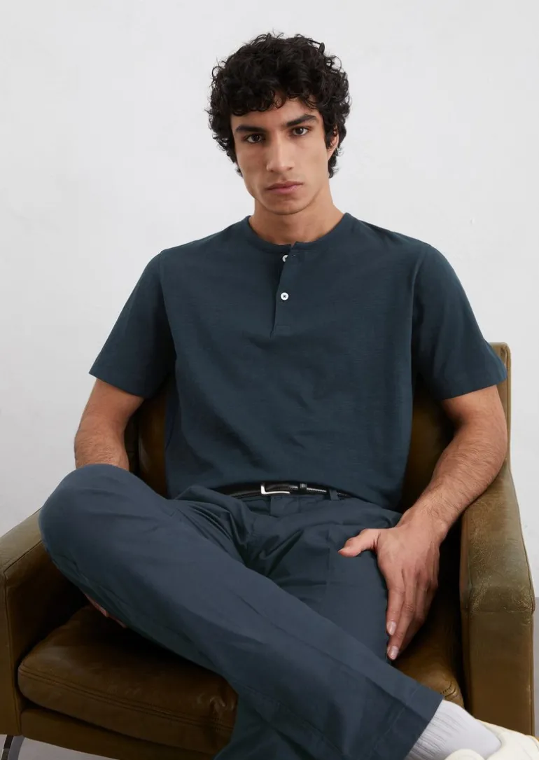 Henley-Shirt regular aus softem Slub-Jersey