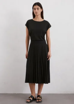 Jerseykleid mit elastischer Taille und plissiertem Rock