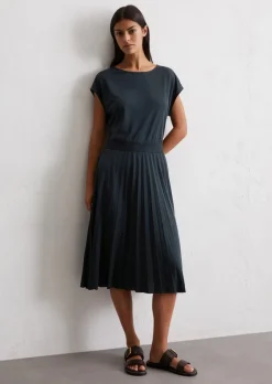 Jerseykleid mit elastischer Taille und plissiertem Rock