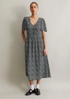 Kleid mit elastischer Taille flared aus fließendem Viskose-Crêpe