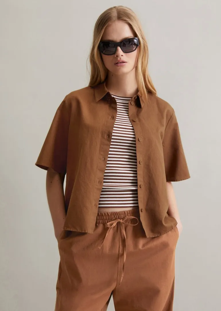 Kurzarm-Bluse relaxed mit Falten-Details im Rücken