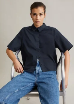 Kurzarm-Bluse relaxed mit Falten-Details im Rücken