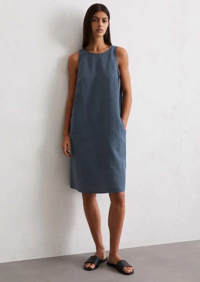 Leinen-Etuikleid shaped in A-Linie geschnitten