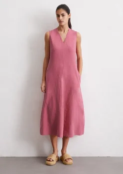 Ärmelloses Leinen-Kleid shaped in A-Linie geschnitten