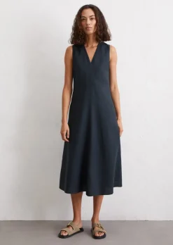 Ärmelloses Leinen-Kleid shaped flared in A-Linie geschnitten