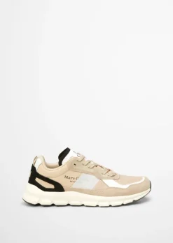 Sneaker aus hochwertigem Material-Mix