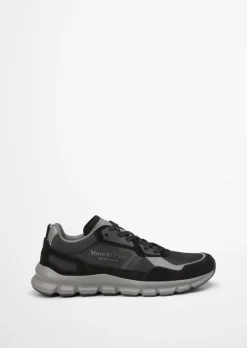 Sneaker aus hochwertigem Material-Mix