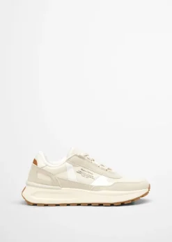 Sneaker aus hochwertigem Material-Mix