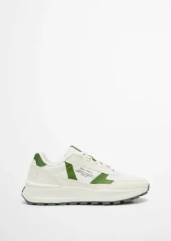 Sneaker aus hochwertigem Material-Mix