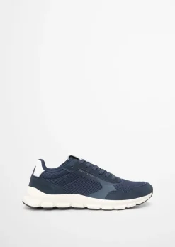 Sneaker aus ultraleichtem Material