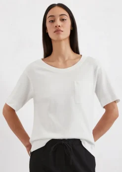 T-Shirt loose mit aufgesetzter Satin-Tasche