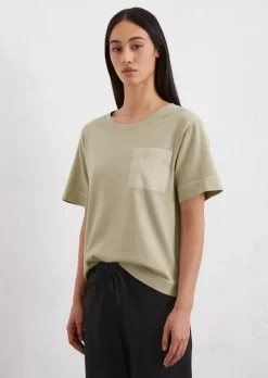 T-Shirt relaxed mit aufgesetzter Satin-Tasche