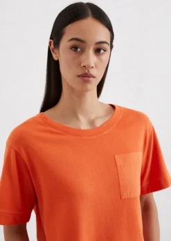 T-Shirt relaxed mit aufgesetzter Satin-Tasche